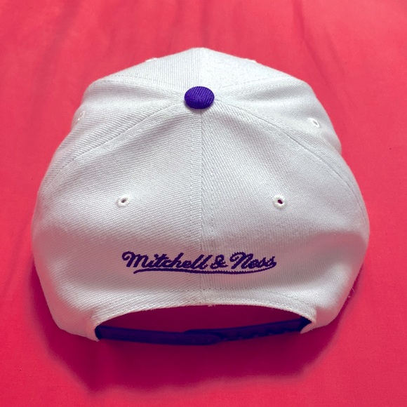 Charlotte Hornets Mitchell & Ness SnapBack hat. - Picture 2 of 2